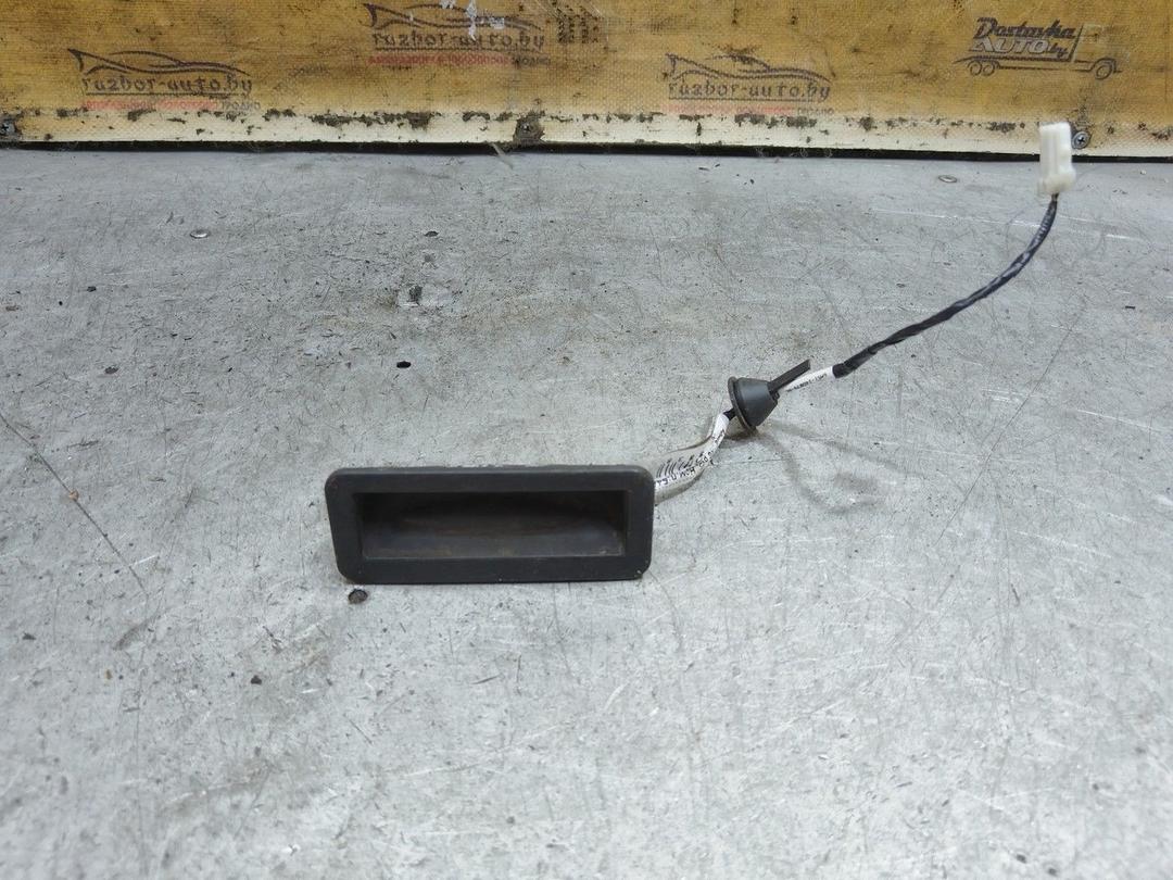 Кнопка открытия багажника Y039EM Ford Focus - Фото 1