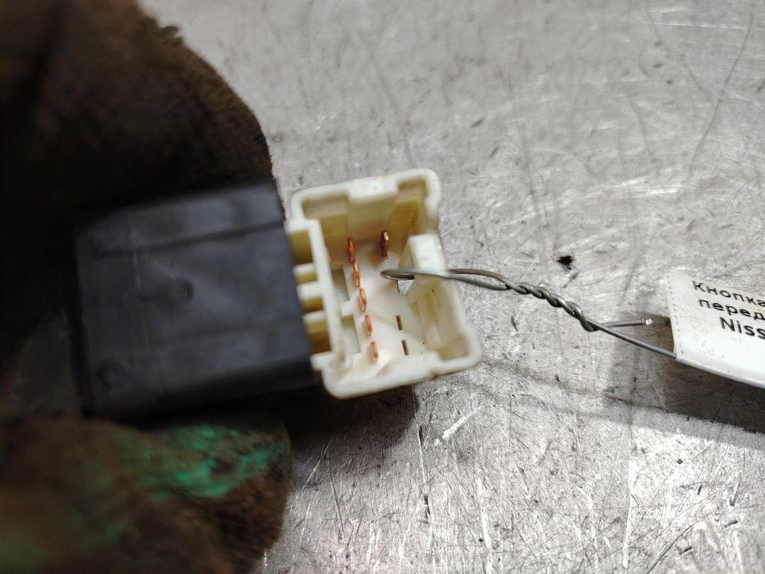 Кнопка стеклоподъемника переднего правого T2K67C Nissan Primera - Фото 4
