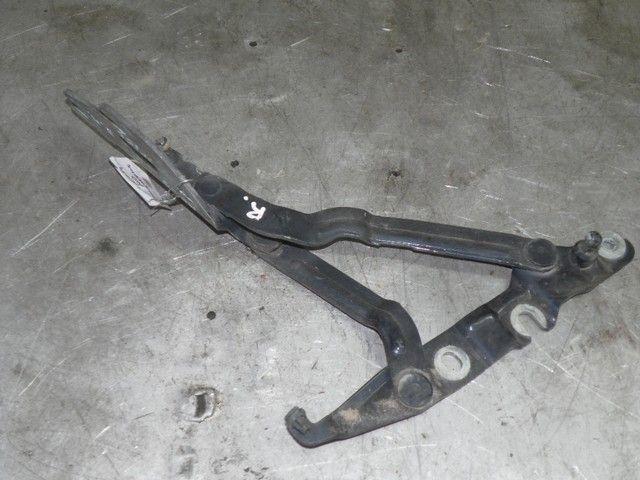 Петля крышки багажника 5ZVHMT Audi A6 - Фото 4