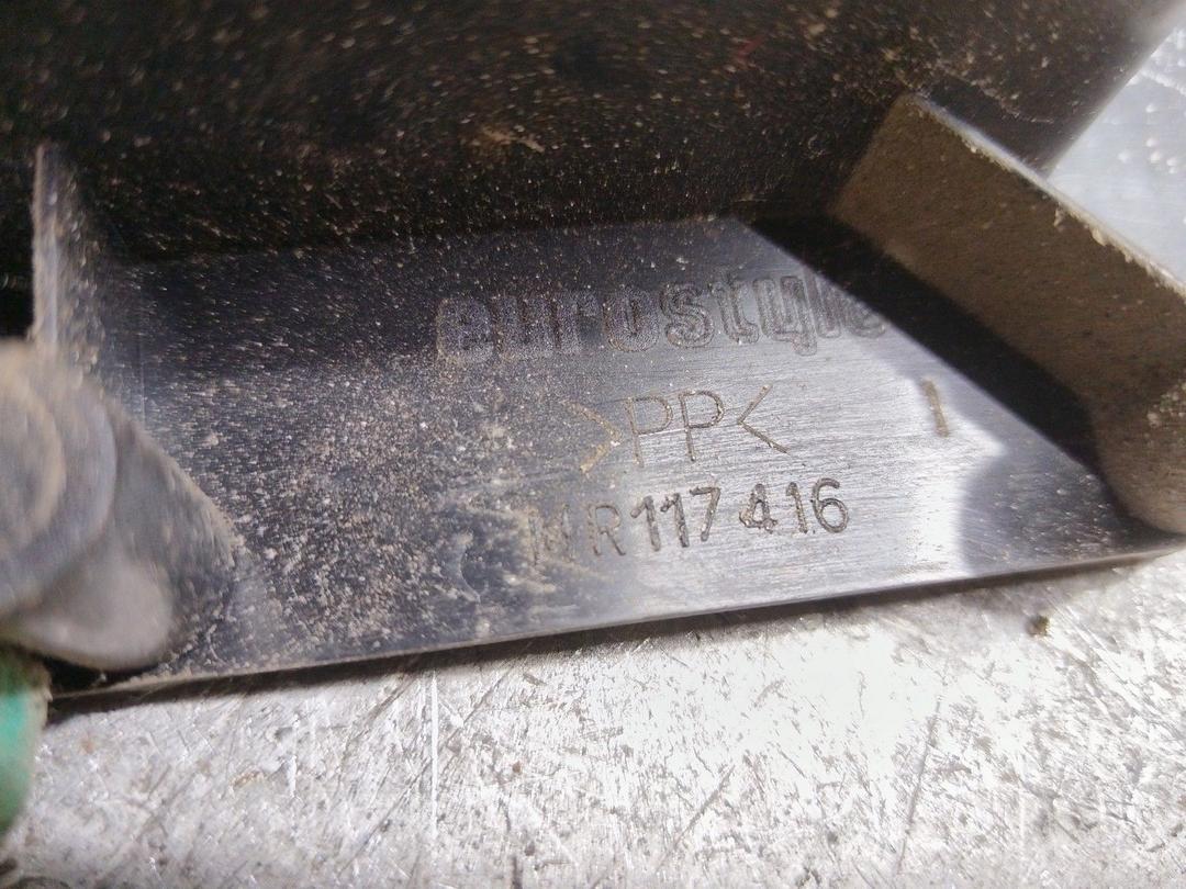 Решетка вентиляции кузова UXNX8E Mitsubishi Carisma купить в магазине запчастей бу