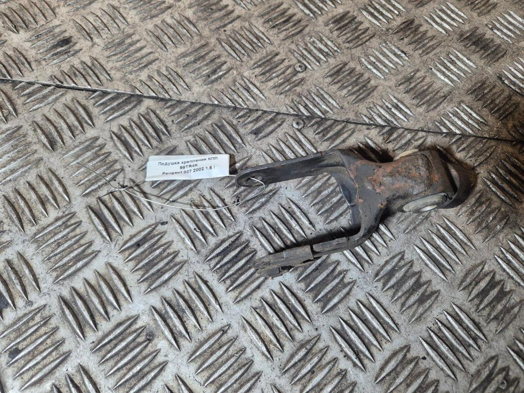 Подушка крепления КПП 99TR4K Peugeot 307