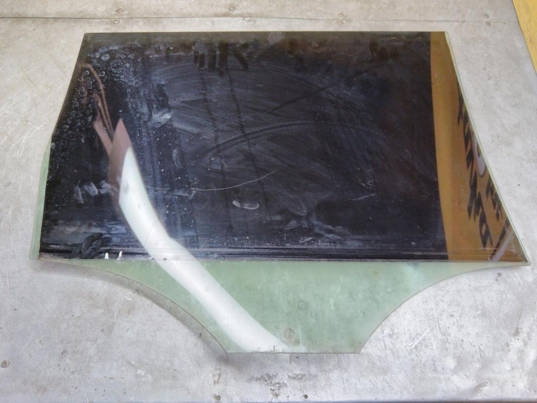 Стекло двери задней левой 2R9NK3 Volkswagen Passat купить с доставкой