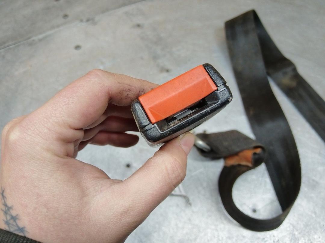 Замок ремня безопасности 120TM3 Volkswagen Passat купить