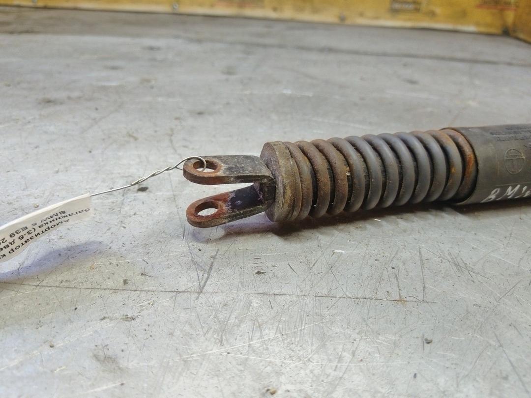 Амортизатор крышки багажника (3-5 двери) SGKE8C BMW 5 E39 - Фото 3