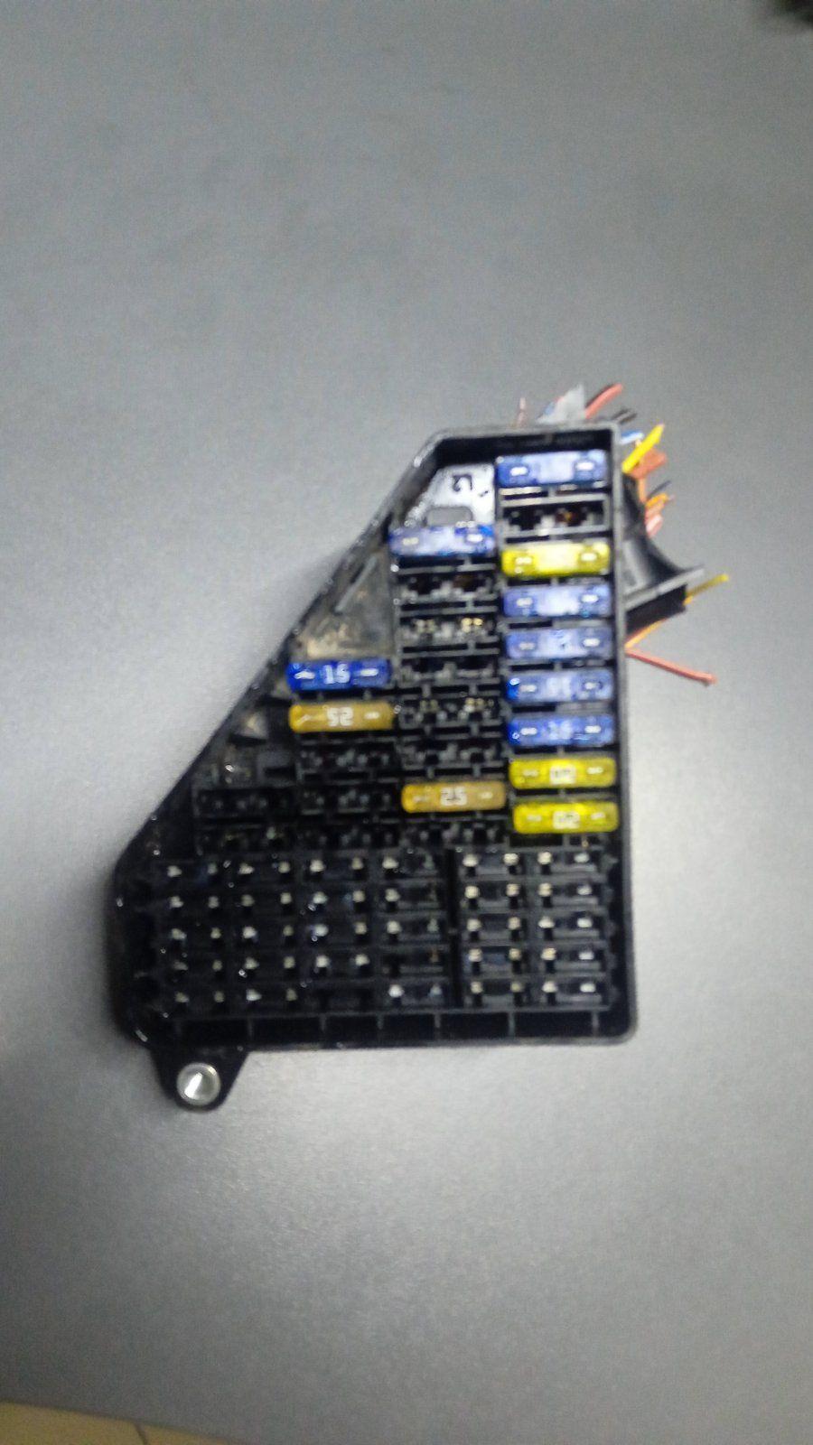 Блок предохранителей WCV1YG Audi A4 купить