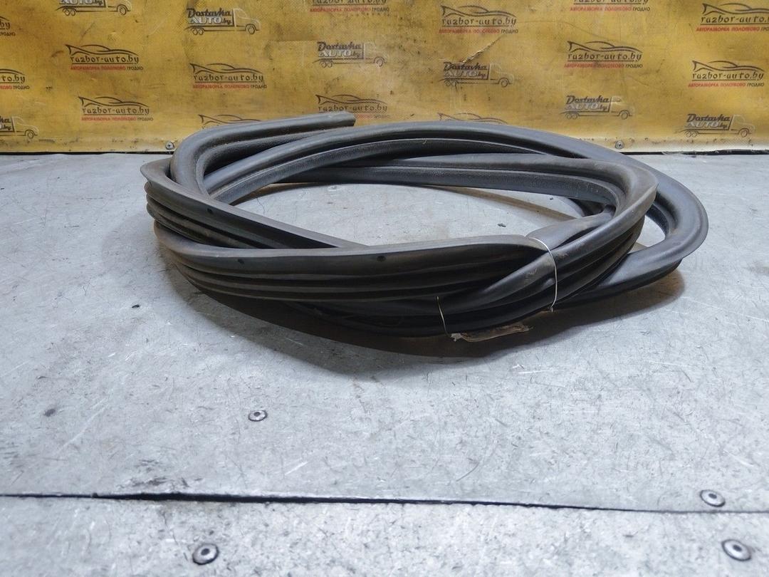 Уплотнитель двери передней правой Y5FDL7 Fiat Punto купить в магазине запчастей бу