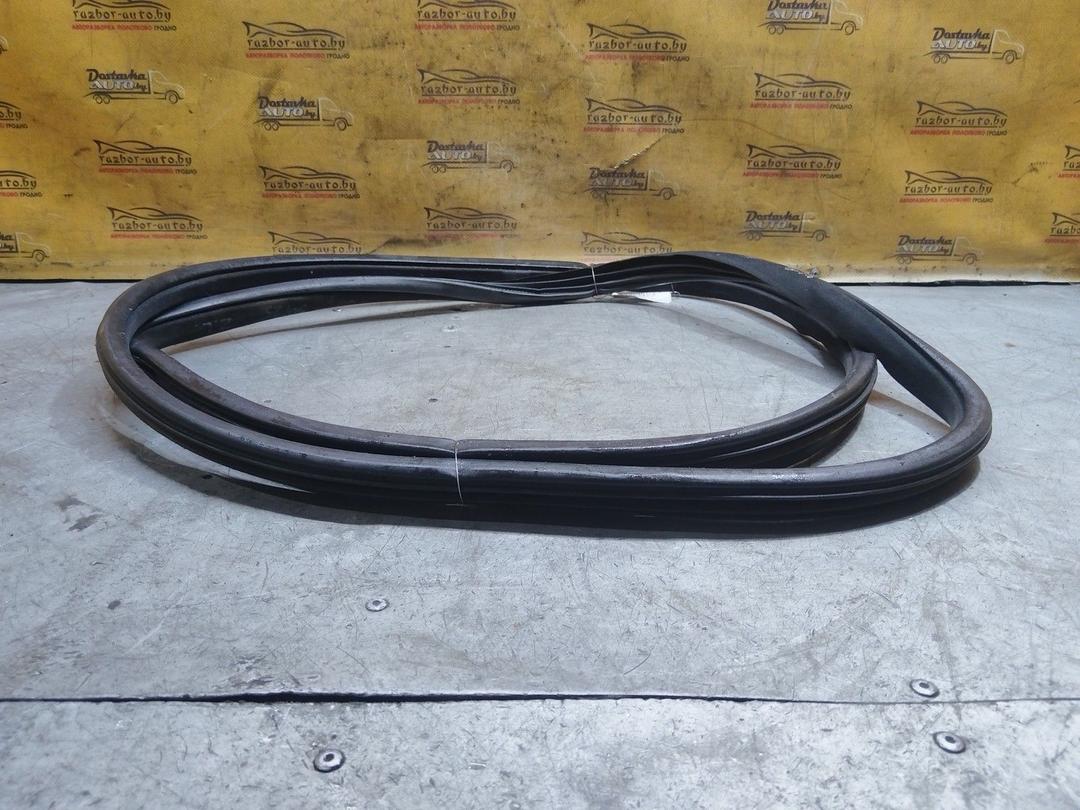 Уплотнитель двери задней левой G4D8DL Volvo S60 купить на авторазборке