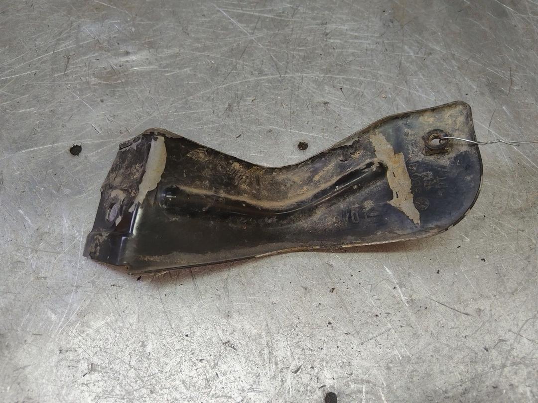 Кронштейн крепления крыла переднего правого 49IWX7 Volkswagen Passat купить