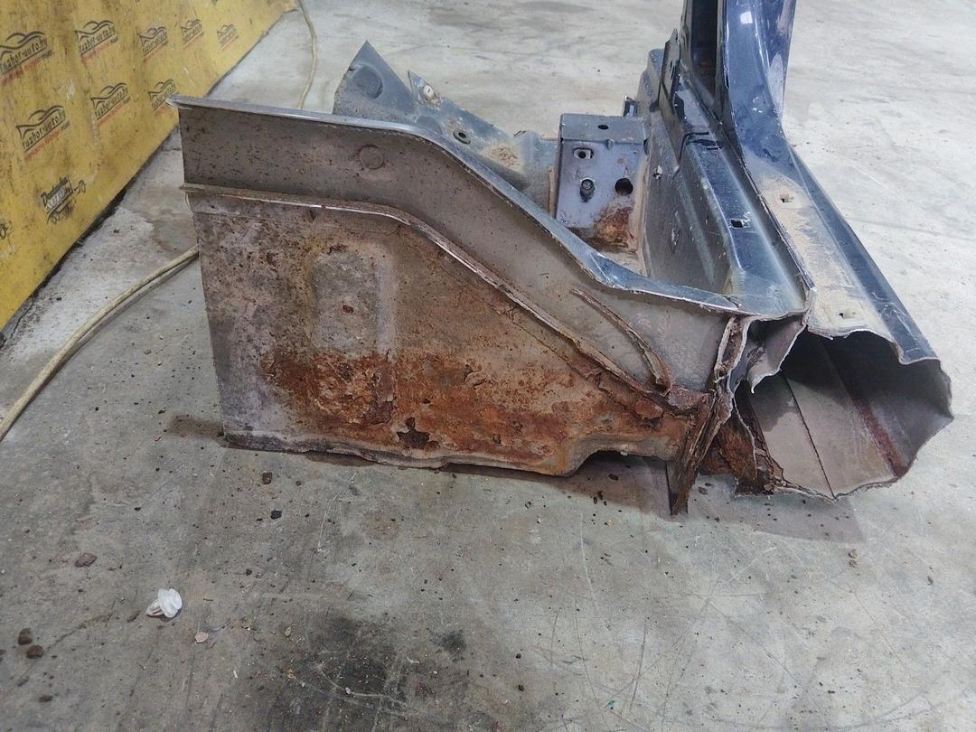 Стойка кузовная центральная правая 6NXG3Y Peugeot 607 купить с доставкой