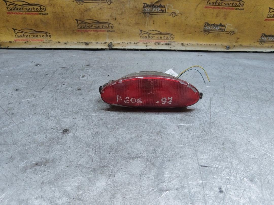 Фонарь противотуманный центральный 5V60C0 Peugeot 206
