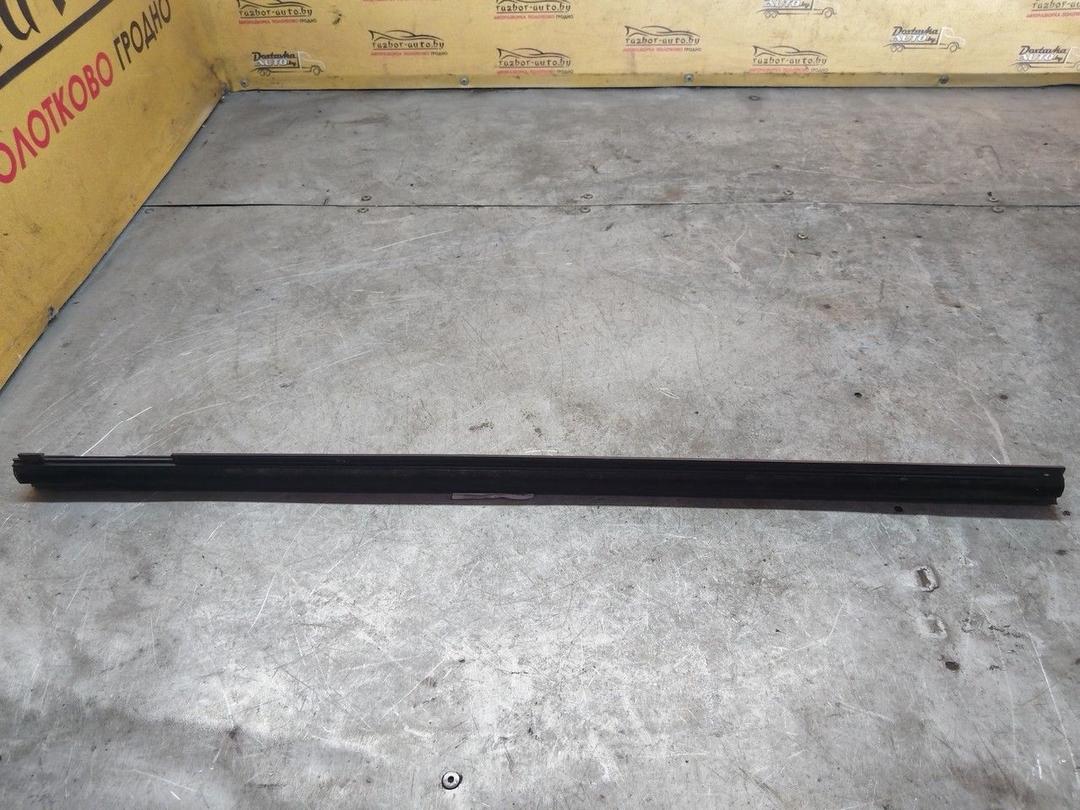 Молдинг стекла двери задней правой внутренний 1AWT1D Volkswagen Passat - Фото 2