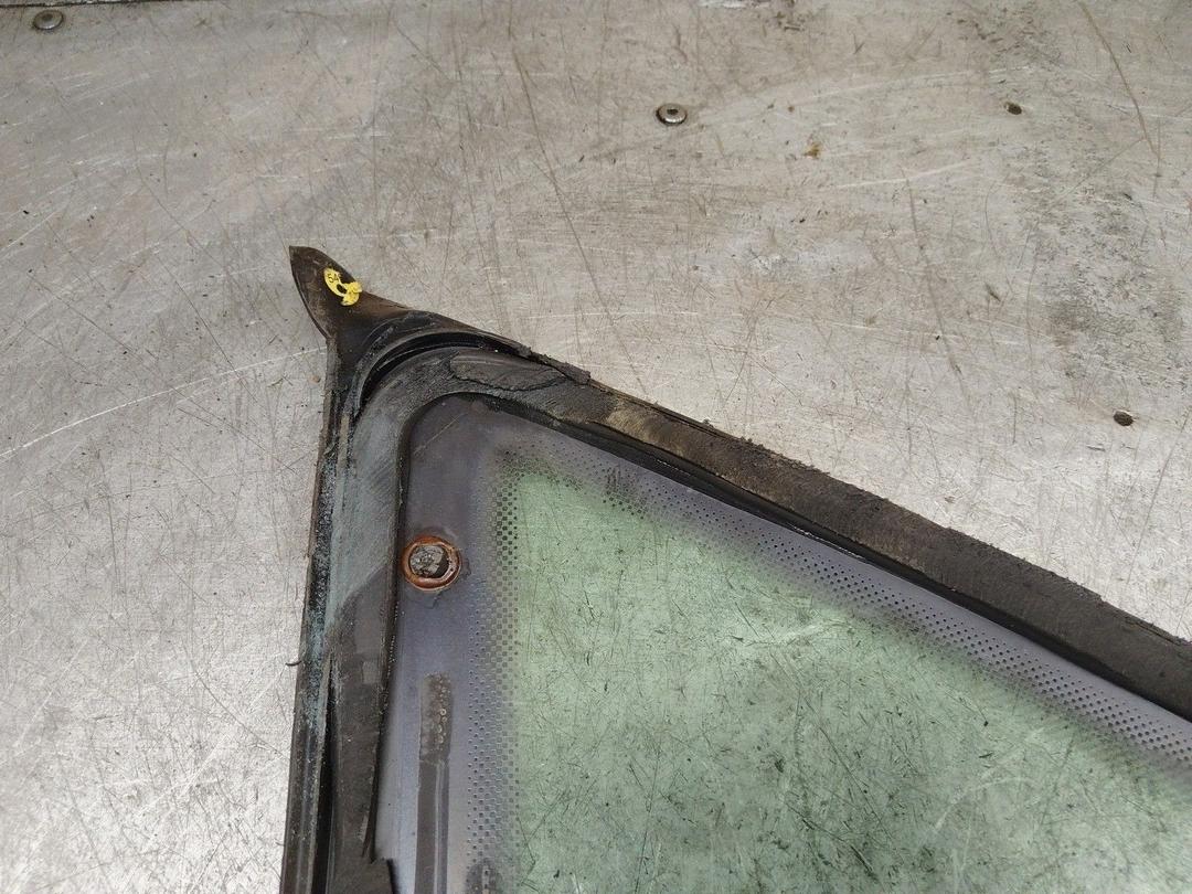 Стекло кузовное боковое правое ZLLUT2 Volkswagen Passat купить на авторазборке