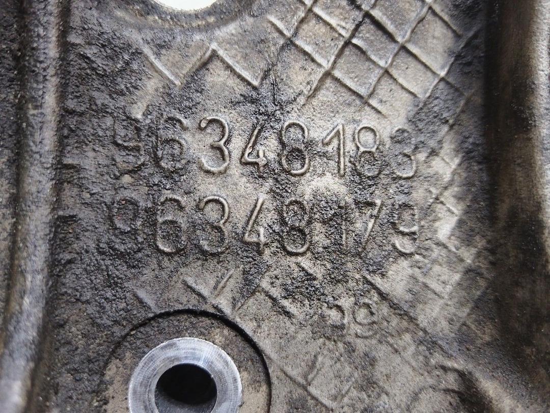 Кронштейн генератора 08UMEJ Peugeot 406 - Фото 6