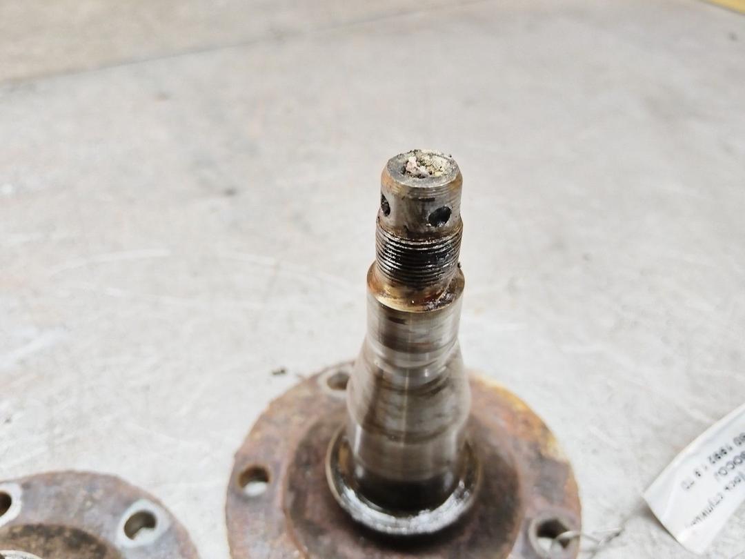 Цапфа задняя (ось ступицы) 43OCOJ Audi 80 купить с доставкой