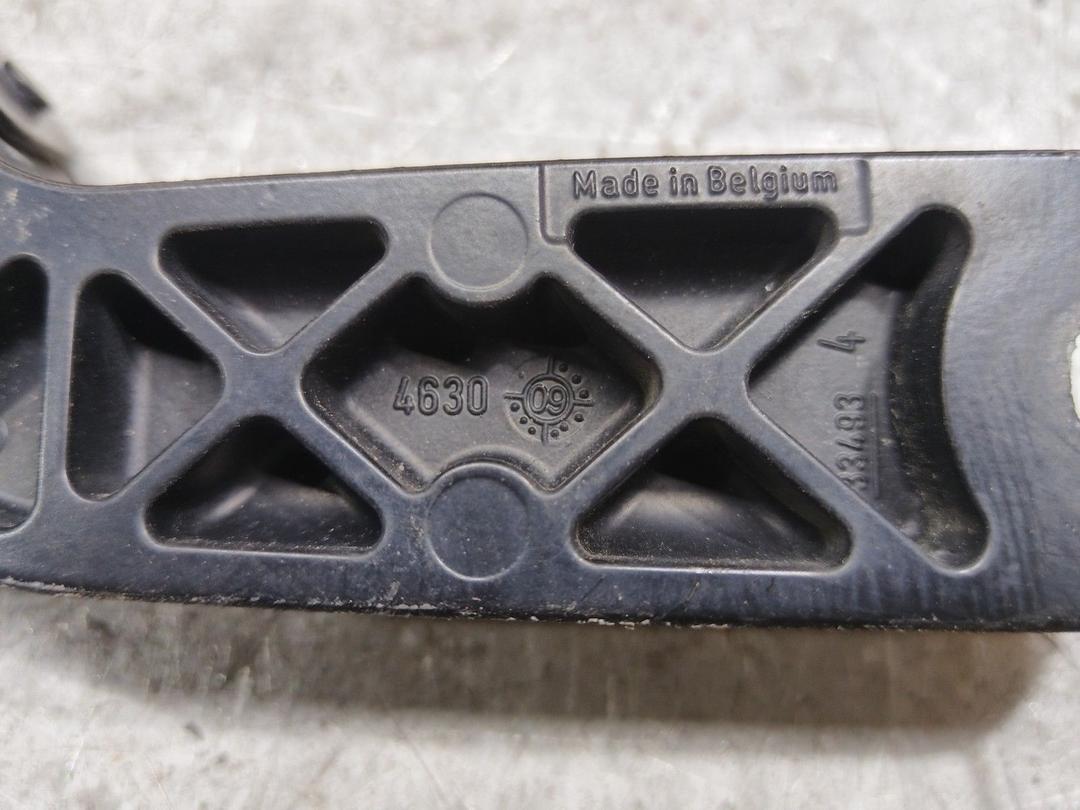 Щеткодержатель (поводок стеклоочистителя, дворник) V2ZK9H Peugeot 206 купить в магазине запчастей бу