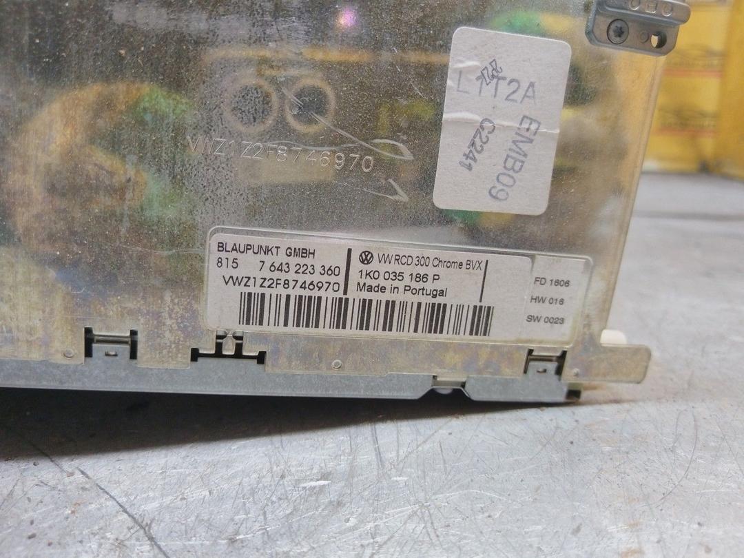 Магнитола F86D16 Volkswagen Passat купить в магазине запчастей бу