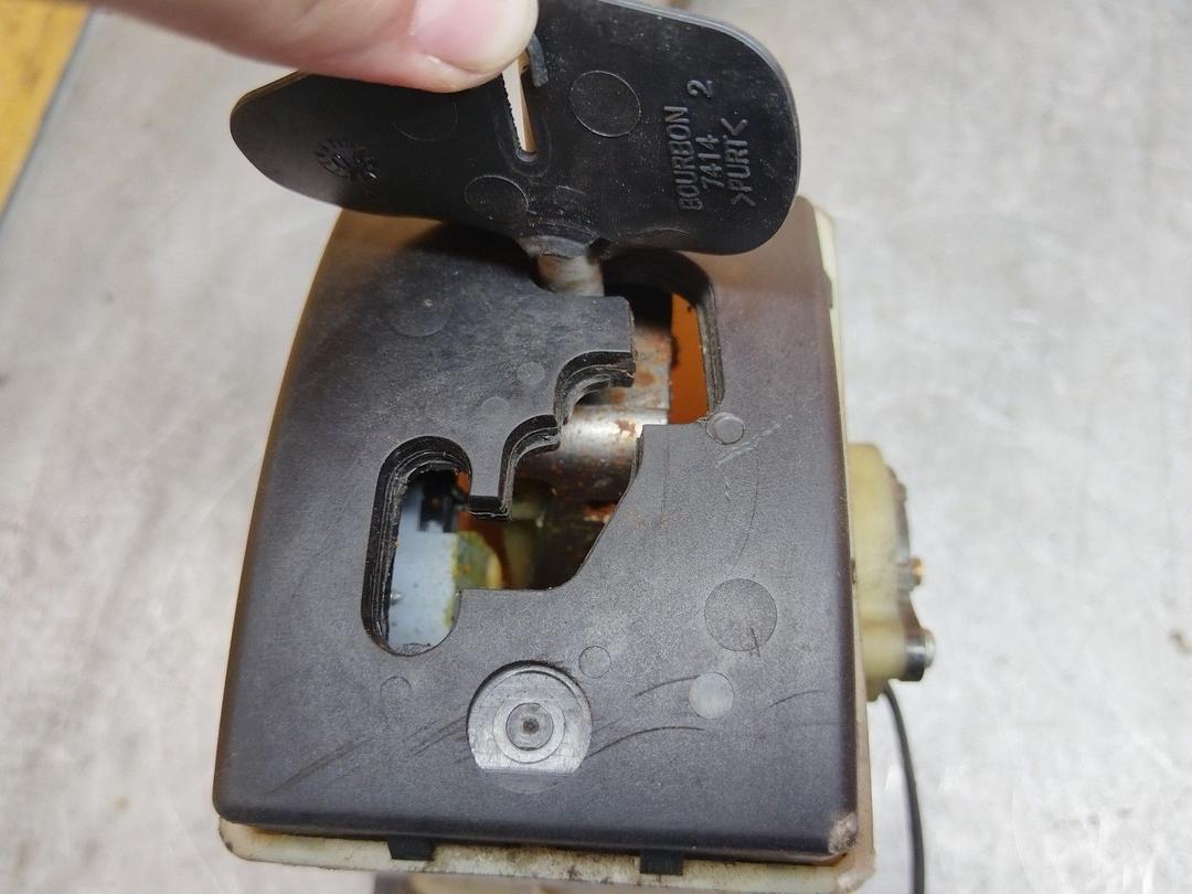 Кулиса F72ZXV Peugeot 607 купить с доставкой. Огромный выбор запчастей и марок авто. У нас есть практически все.