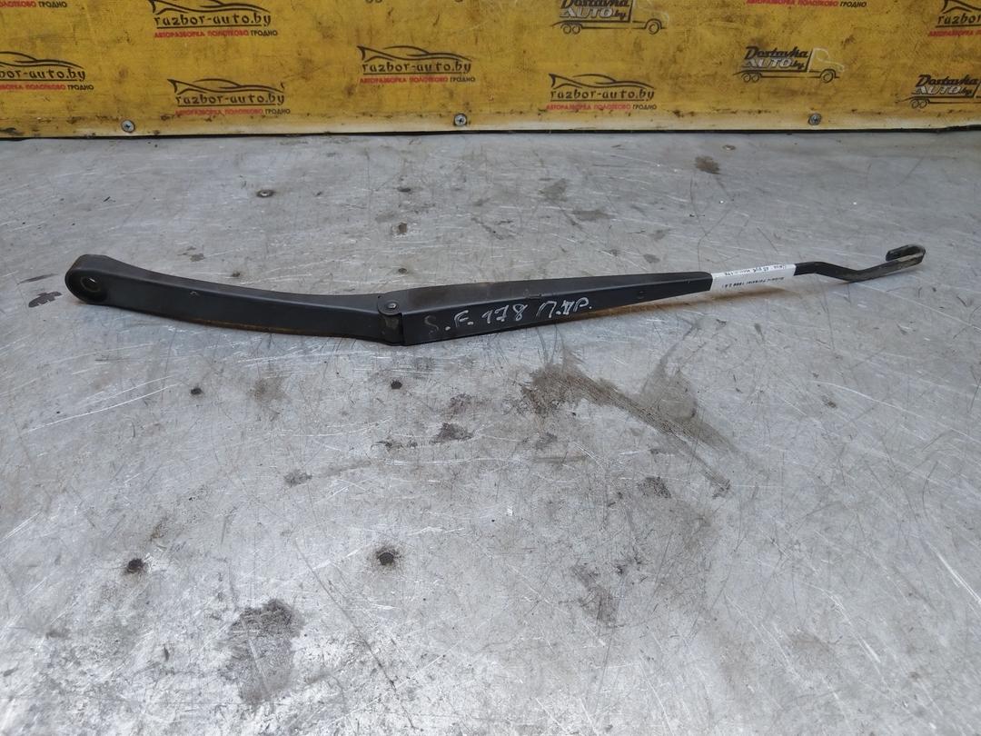 Щеткодержатель (поводок стеклоочистителя, дворник) Z4HYP7 Subaru Forester купить