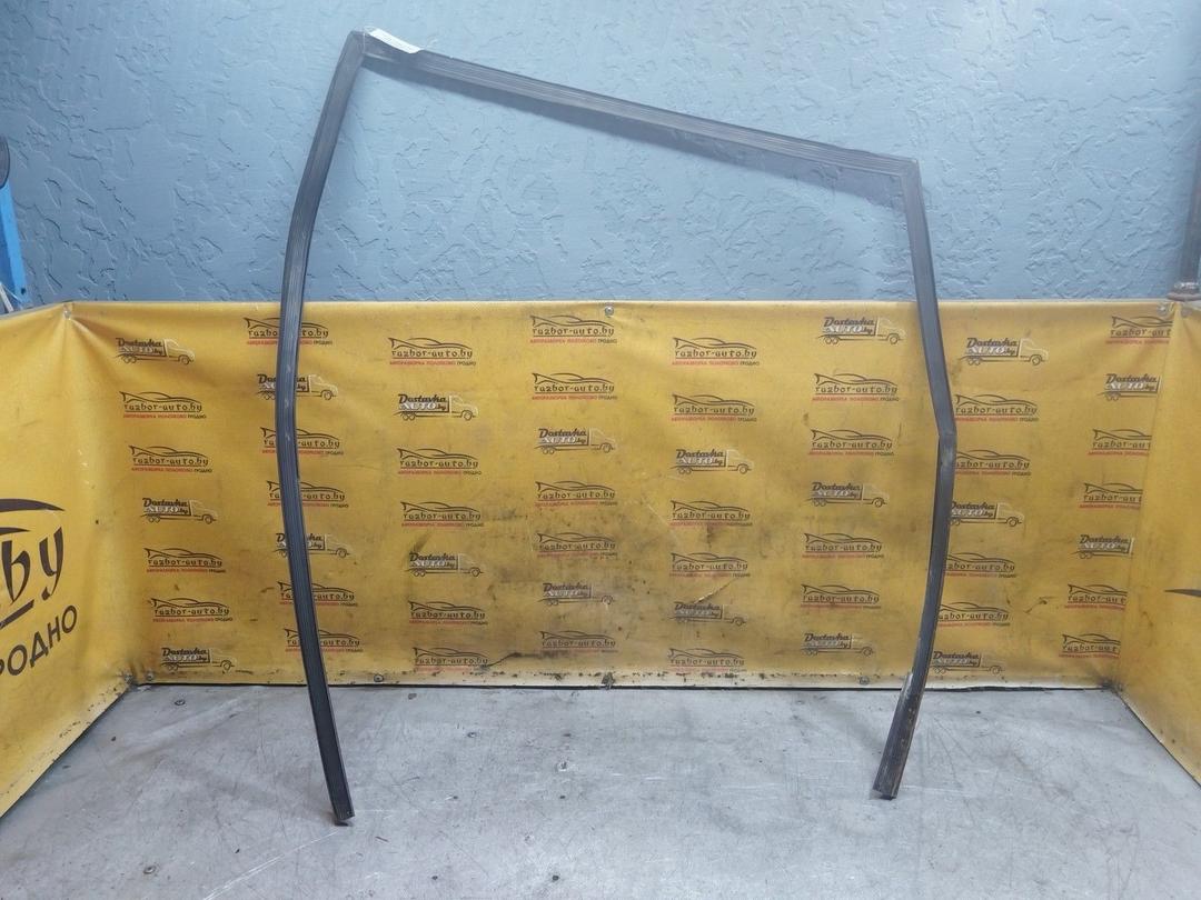 Уплотнитель двери задней правой 3X1G4G Renault Espace