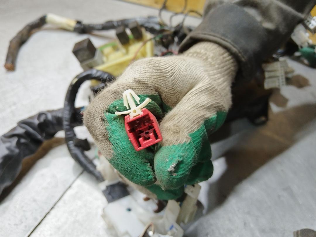 Проводка салона WDBACG Mitsubishi Carisma - Фото 24