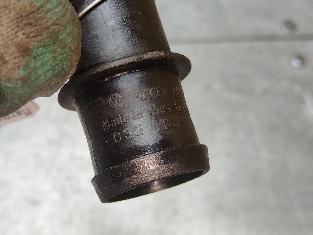 Патрубок вентиляции картера 4R6JYD Volkswagen Passat купить с доставкой