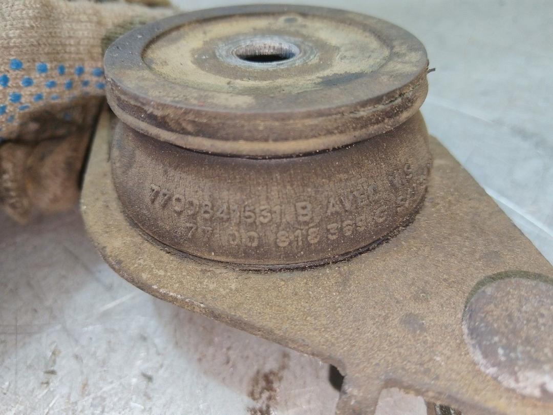 Подушка крепления КПП R2KNYM Renault Safrane купить с доставкой