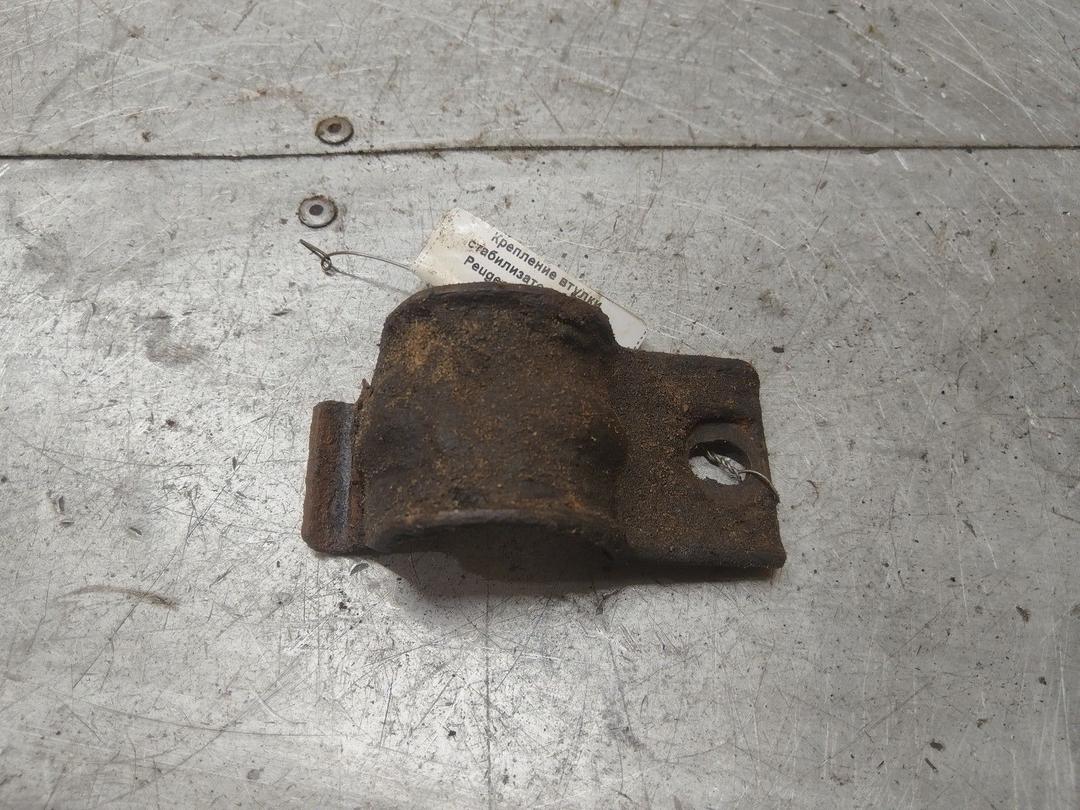 Крепление втулки стабилизатора 0MZOP7 Peugeot 306