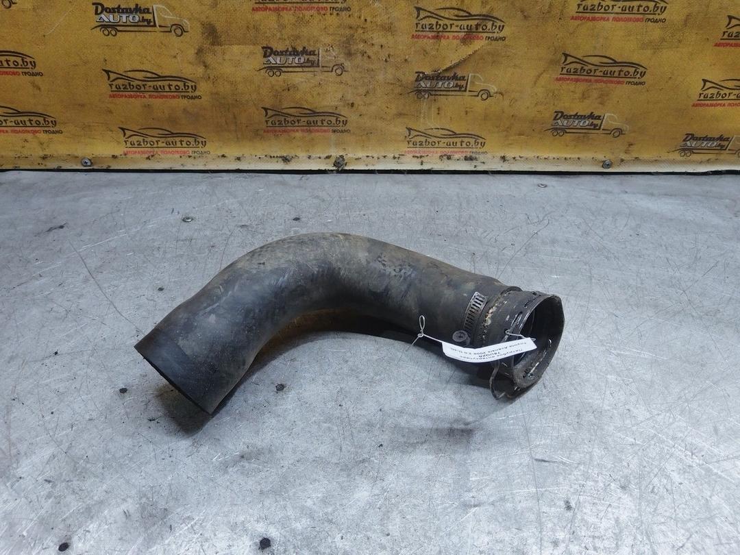 Патрубок интеркулера T5UQZR Toyota Avensis