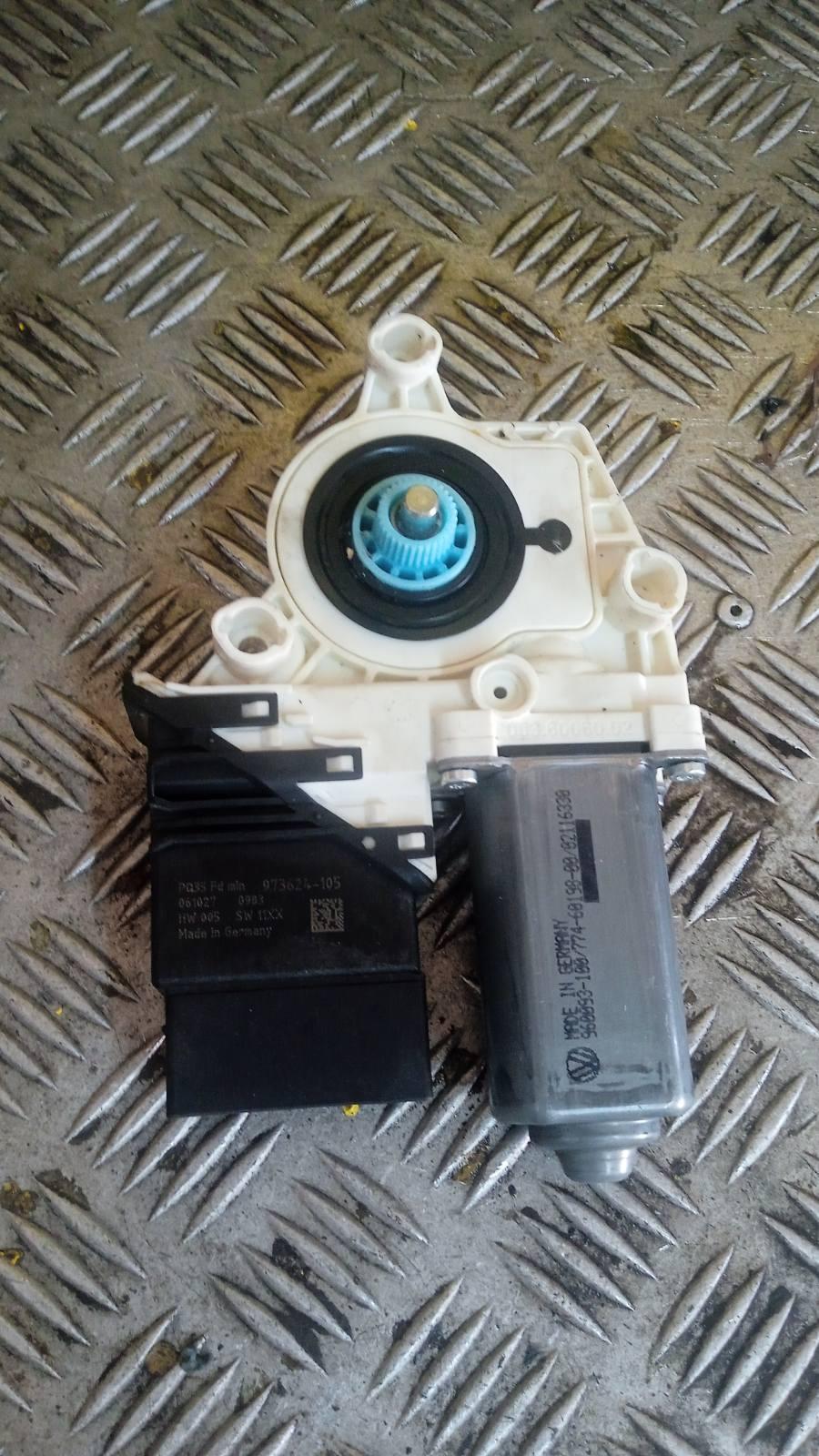 Моторчик стеклоподъемника задний левый 9UZDXS Volkswagen Passat