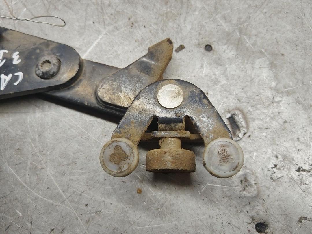 Ролик двери сдвижной U33YLP Volkswagen Caddy купить в магазине запчастей бу