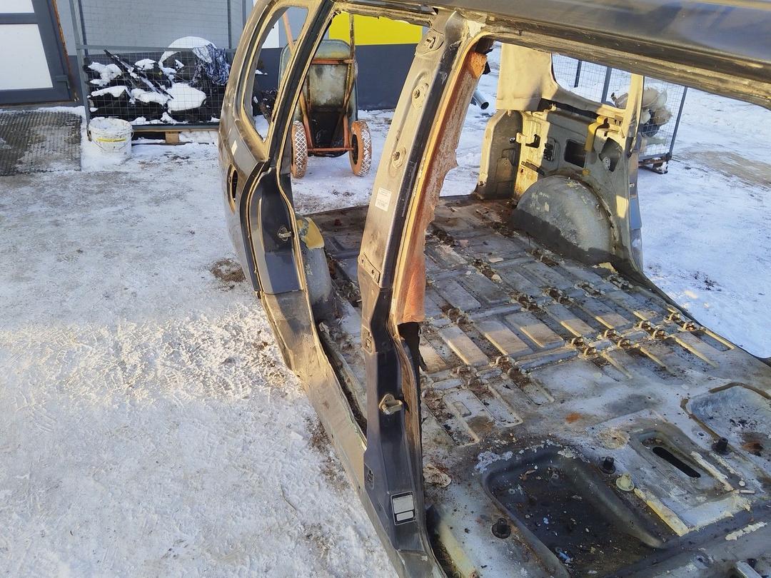 Стойка кузовная центральная правая E1MEM6 Renault Espace купить в магазине запчастей бу