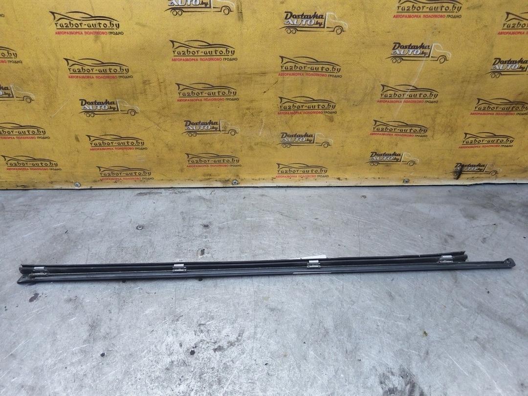 Молдинг стекла двери передней правой наружный 8XQV54 Mercedes C W202 купить в магазине запчастей бу