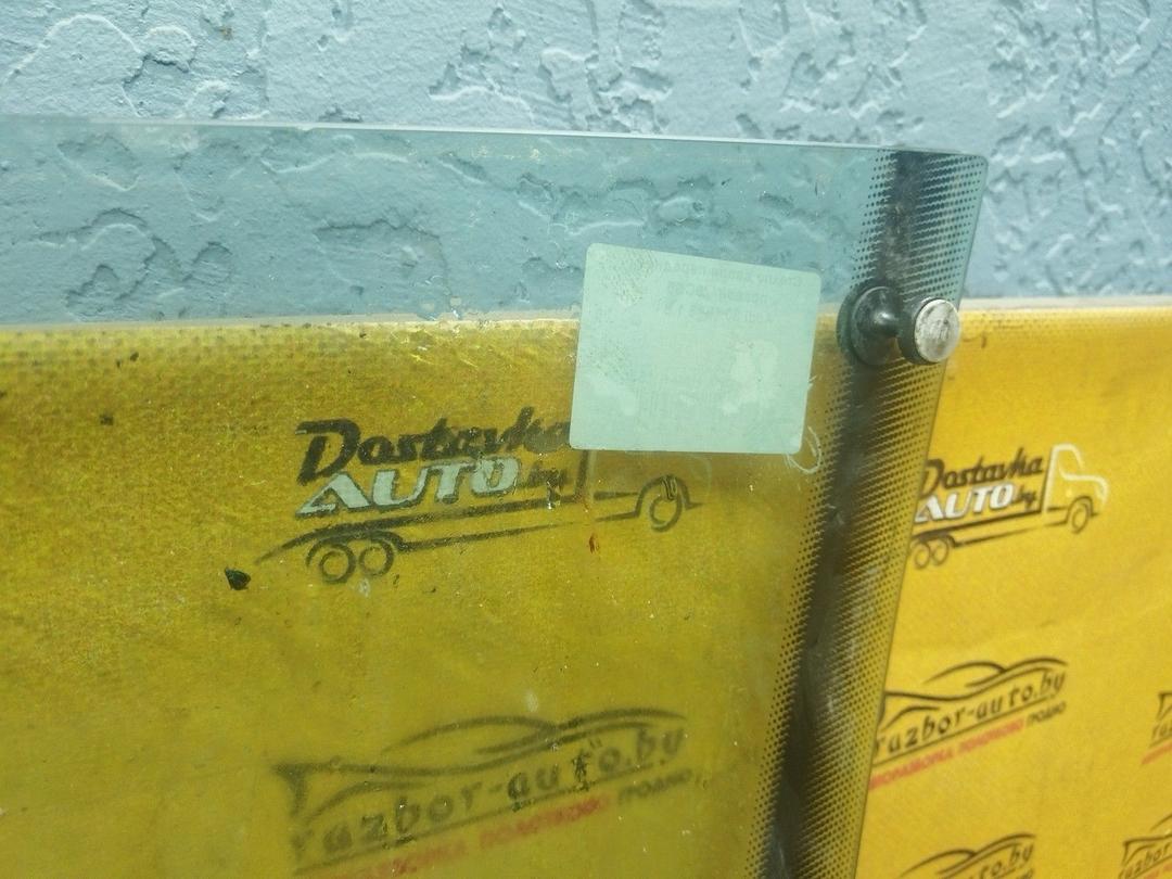 Стекло двери передней правой IJ6CS6 Audi 80 купить на авторазборке