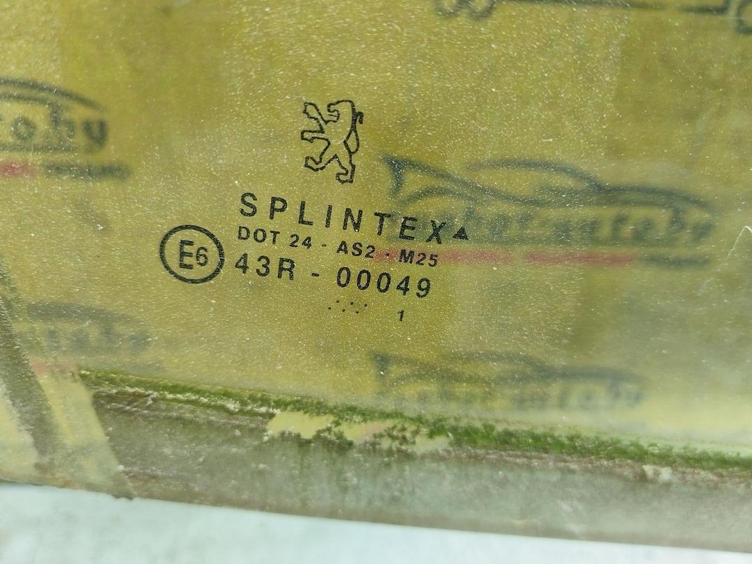 Стекло двери передней правой 3EI21I Peugeot 406 купить