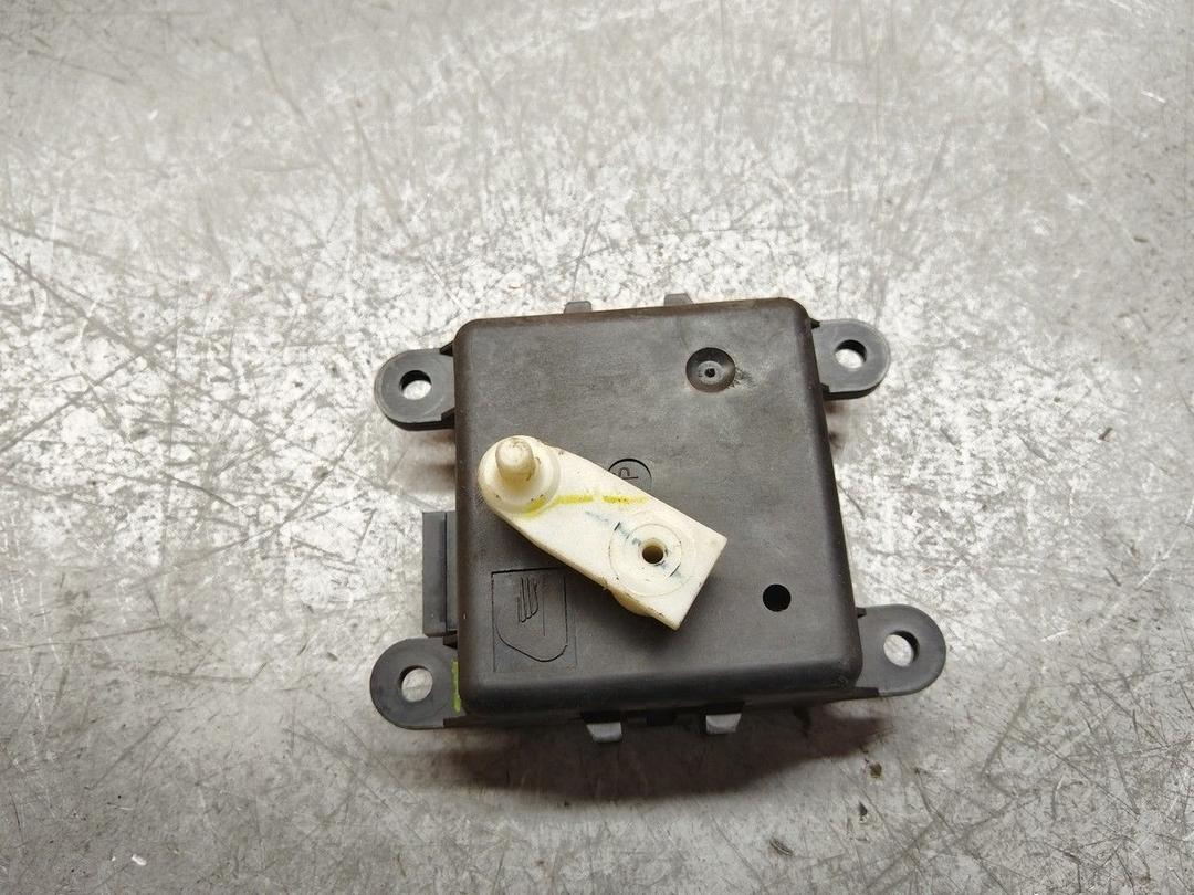 Моторчик заслонки печки F8KJ56 Subaru Forester купить с доставкой