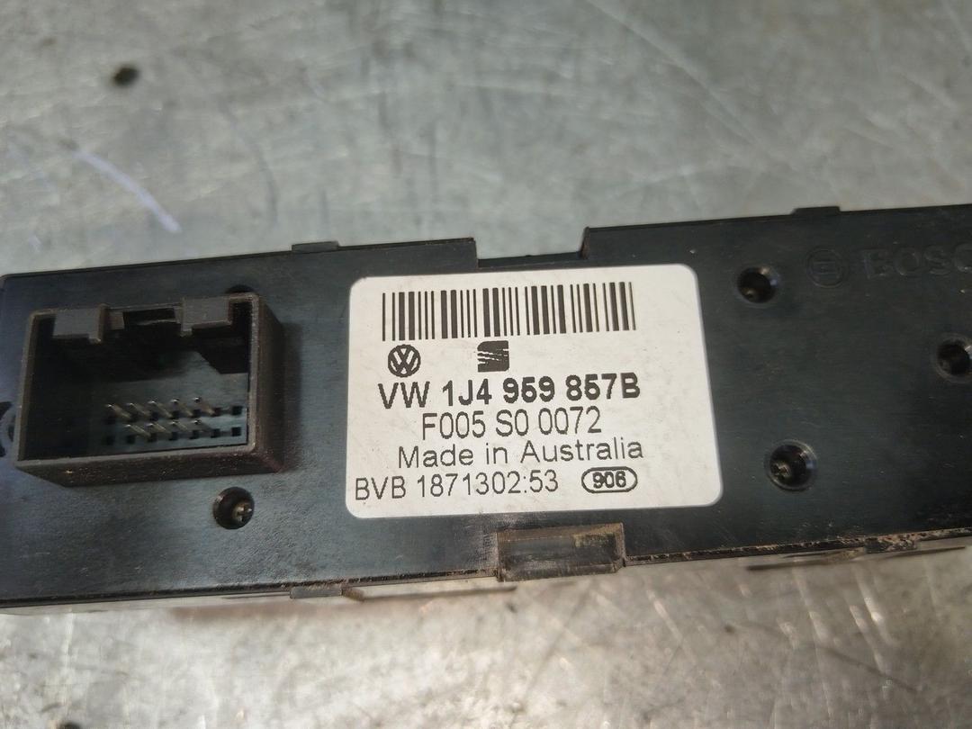 Блок управления стеклоподъемниками EGAL40 Volkswagen Passat купить в магазине запчастей бу