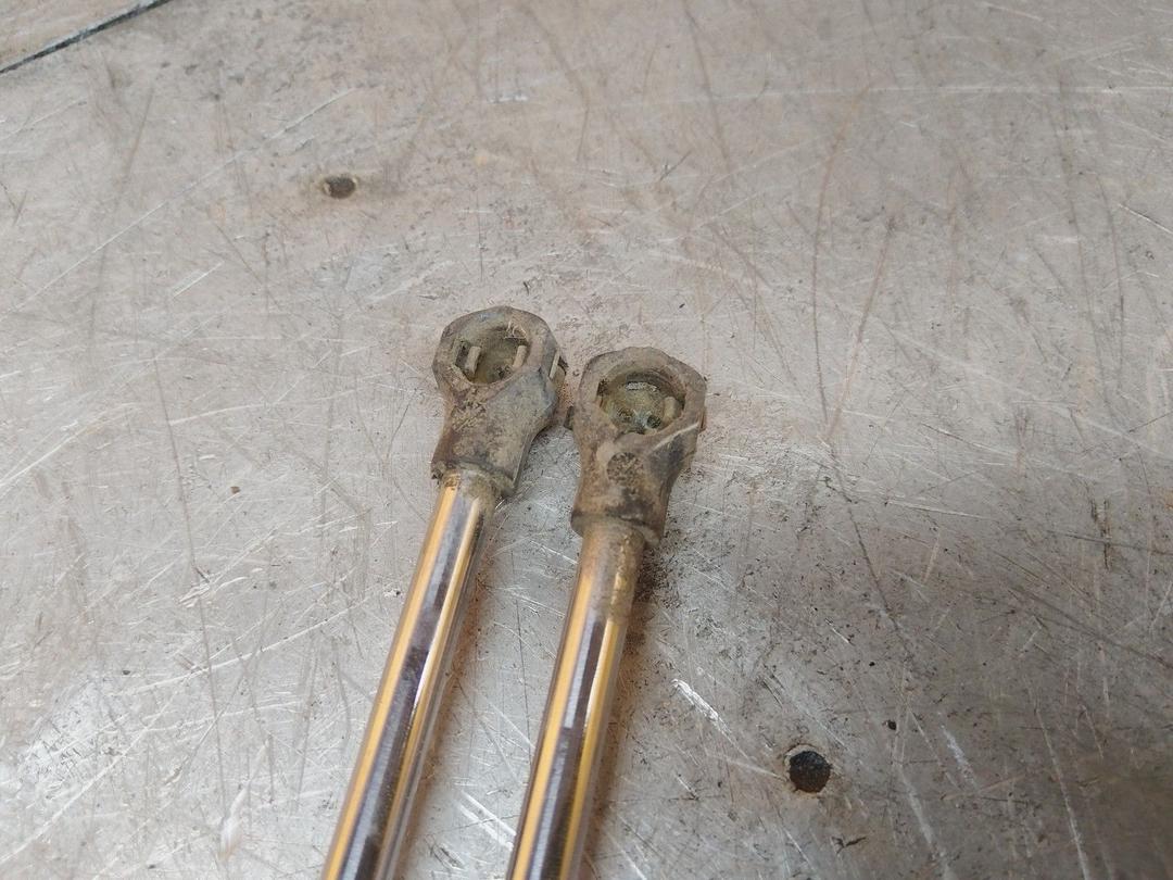 Амортизатор крышки багажника (3-5 двери) 5362WC Renault Clio купить