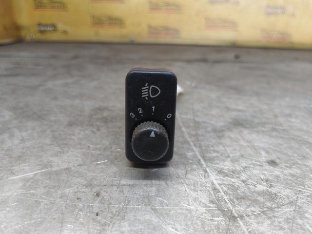 Кнопка корректора фар 70L282 Kia Shuma - Фото 1