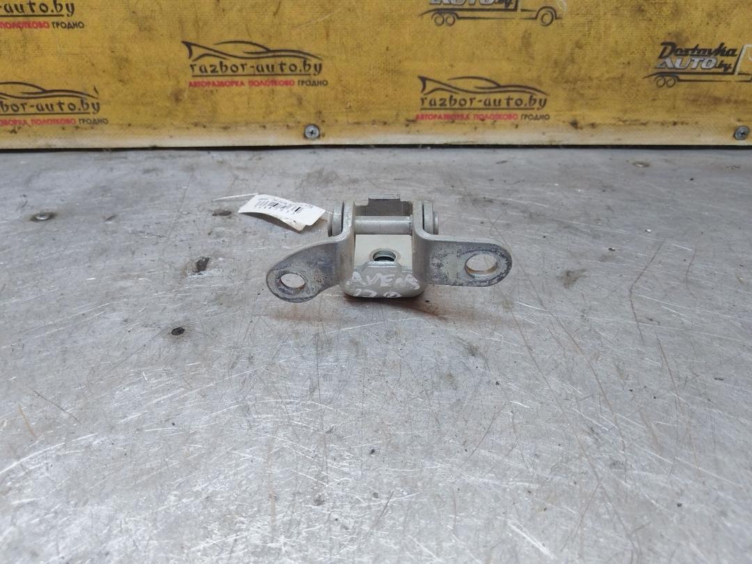 Петля двери задней левой DB4X7Q Toyota Avensis купить на авторазборке