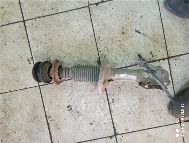 Амортизатор передний правый D2ACE0 Volkswagen Golf - Фото 1