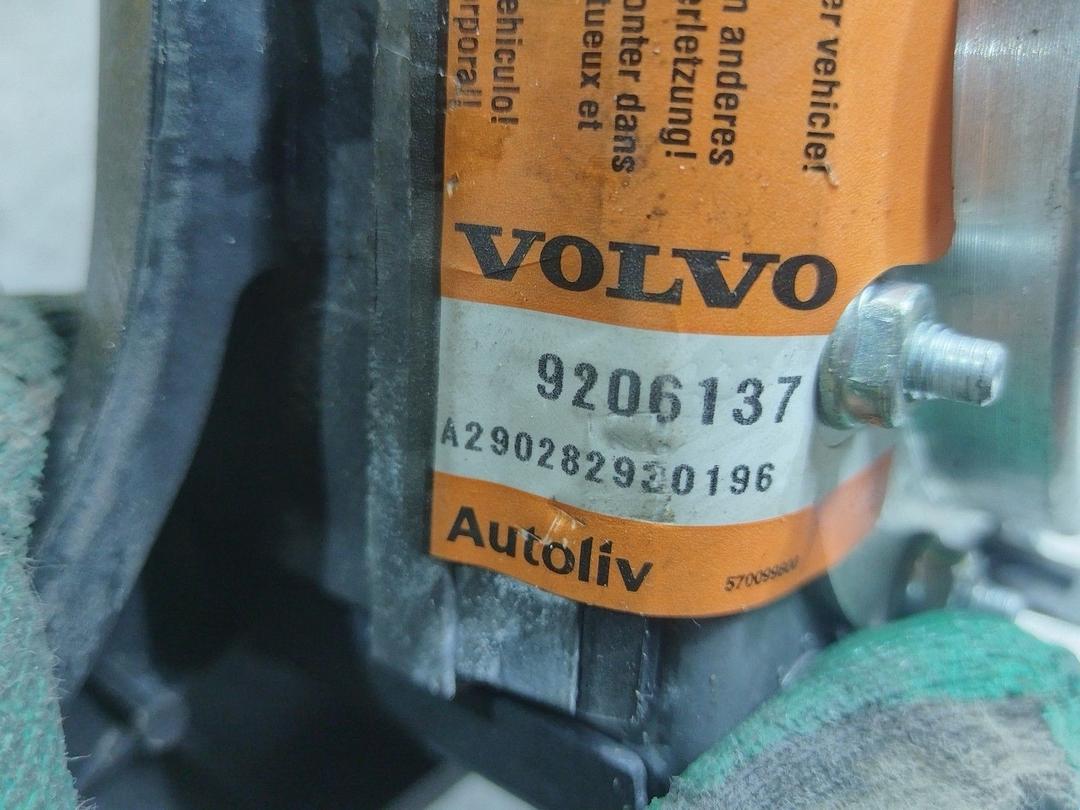 Подушка безопасности водителя UNZU0Y Volvo V70 купить в магазине запчастей бу