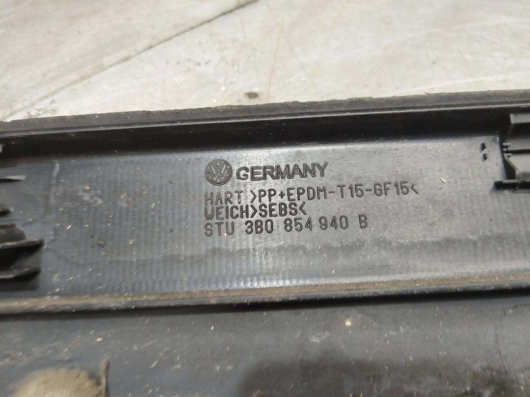 Молдинг двери передней правой G1MR6Z Volkswagen Passat купить с доставкой