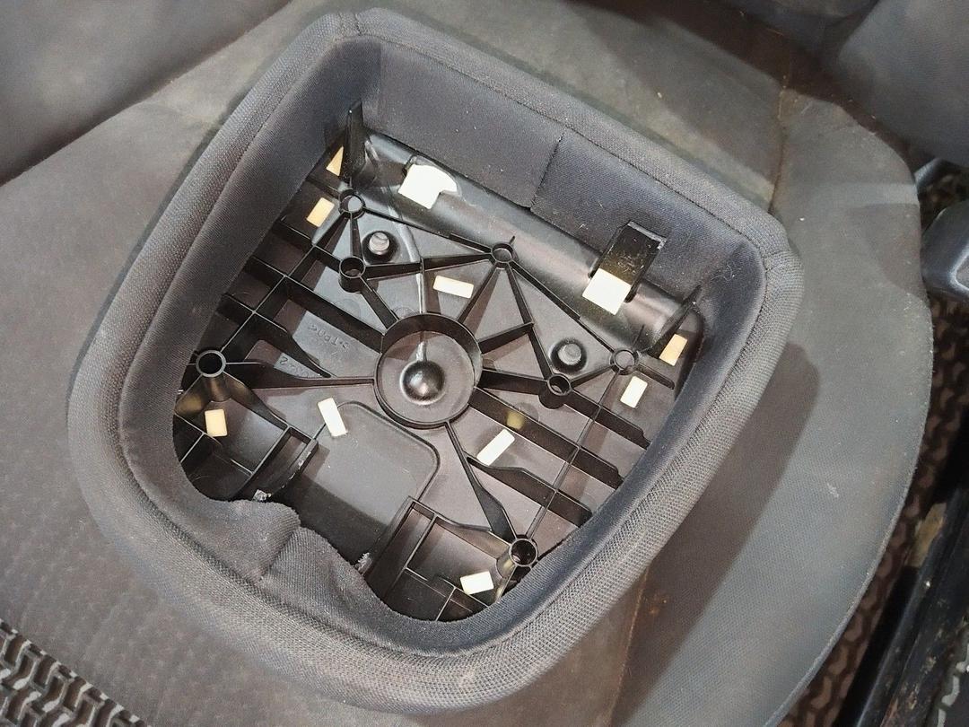 Салон (комплект сидений) I8M581 Kia Sorento купить в магазине запчастей бу