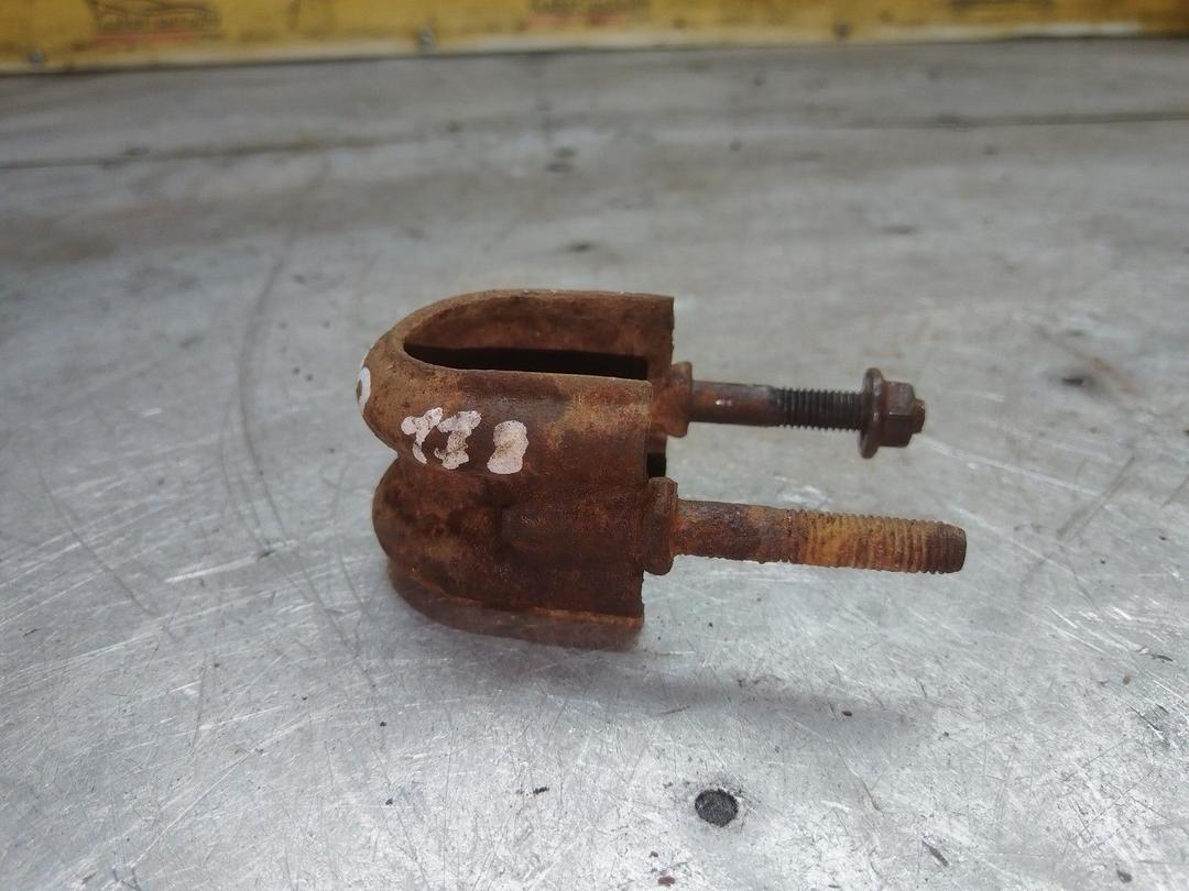 Крепление втулки стабилизатора 0DH0P2 Kia Sorento - Фото 2