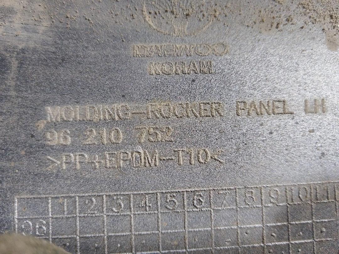 Накладка на порог наружная левая 68SN1M Daewoo Leganza купить с доставкой. Огромный выбор запчастей и марок авто. У нас есть практически все.