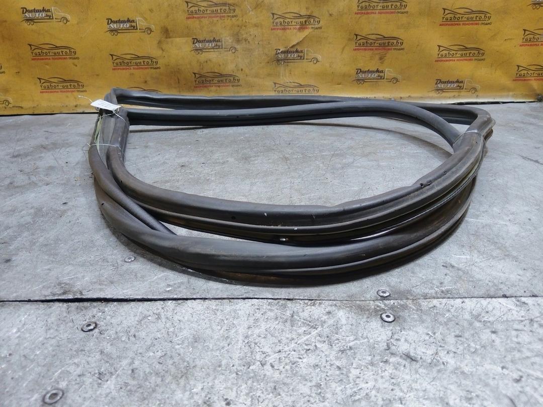 Уплотнитель двери передней правой X3ATRU Audi 100 купить