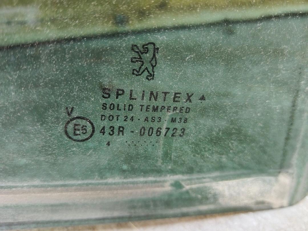 Стекло двери задней правой N2TFPV Peugeot 307 купить в магазине запчастей бу