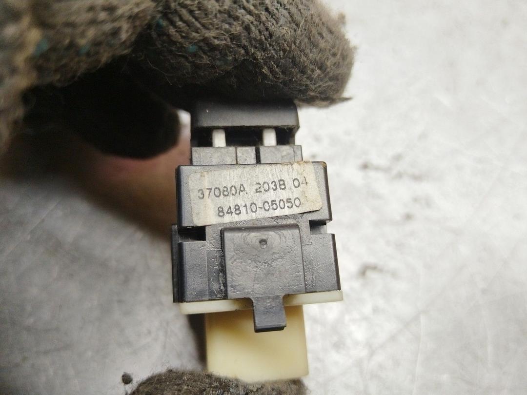 Кнопка стеклоподъемника переднего правого CCY69E Toyota Avensis - Фото 4