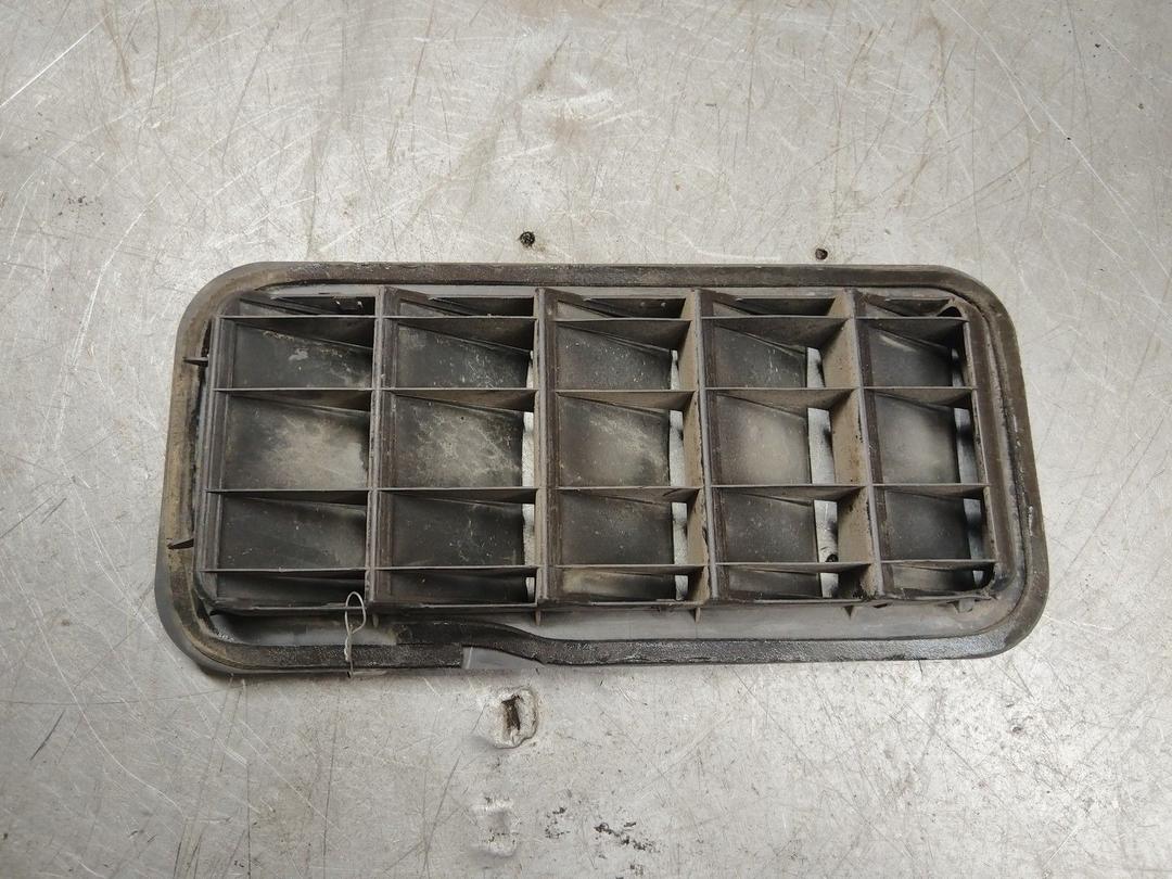 Решетка вентиляции кузова MCE2FG Toyota Avensis Verso - Фото 2