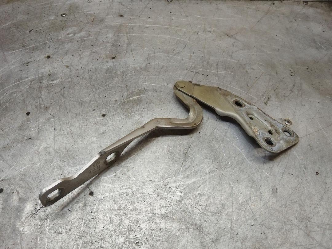 Петля капота левая GAKX29 Opel Astra